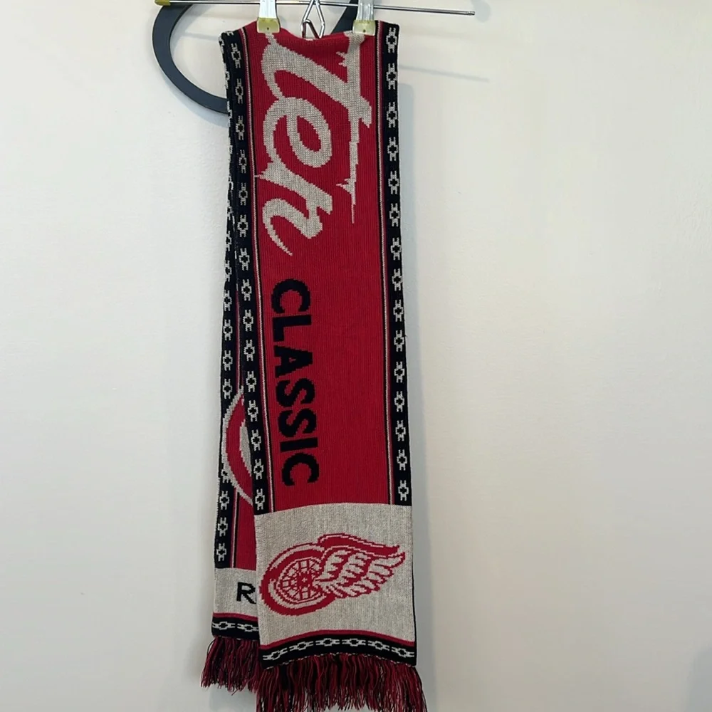 2012 Reebok Faceoff Collection NHL Detroit Redwings Winter Classic Scarf